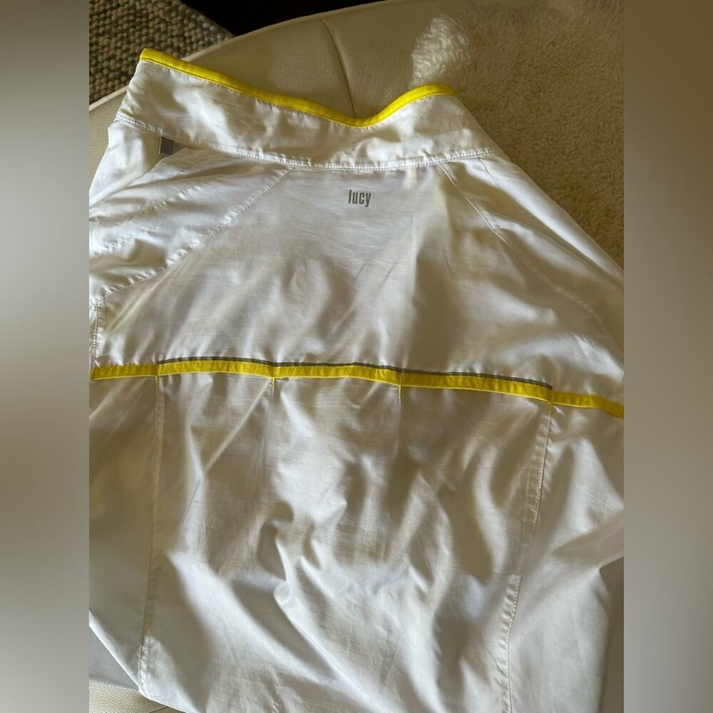 Lucy Windbreaker, size medium - Picture 4 of 7